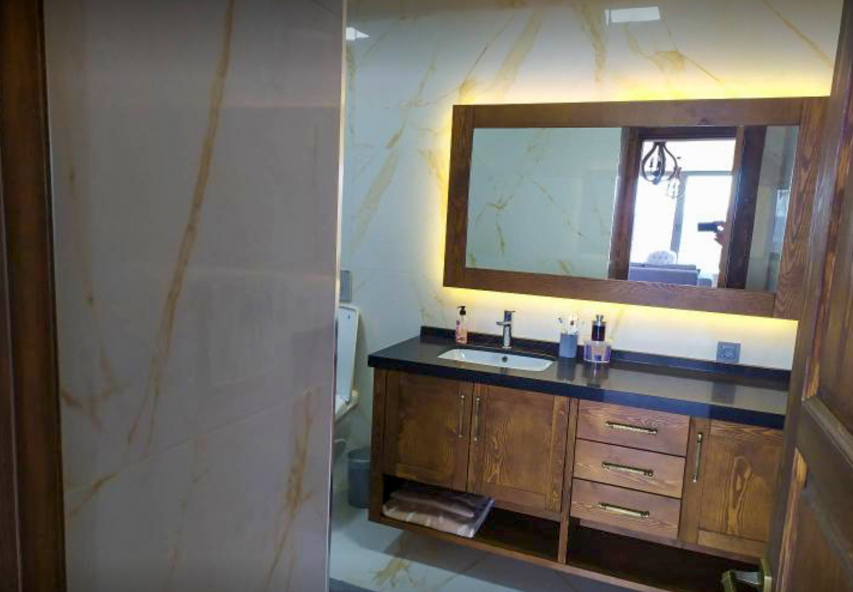 Banyo Dolabı